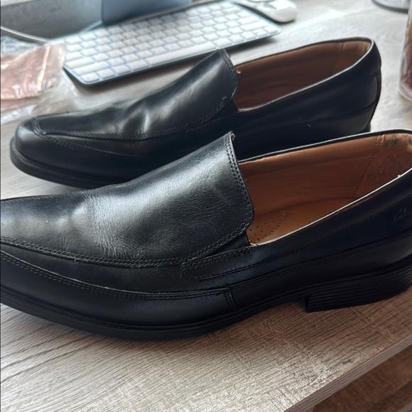 Clark’s Men’s Black Leather Slip-On Loafers - Picture 3 of 5